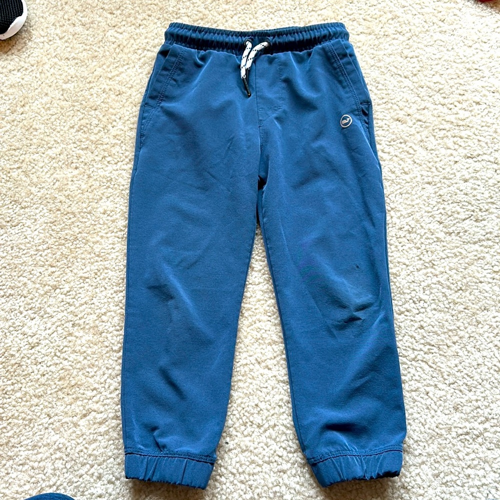 The Beat Joggers Great Material from vineyard vines size 4T